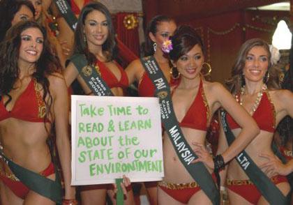 Contestants vying for the Miss Earth 2009 crown pose with a placard during a media presentation in Manila, the Philippines, Nov. 4, 2009. (Xinhua/Jon Fabrigar)