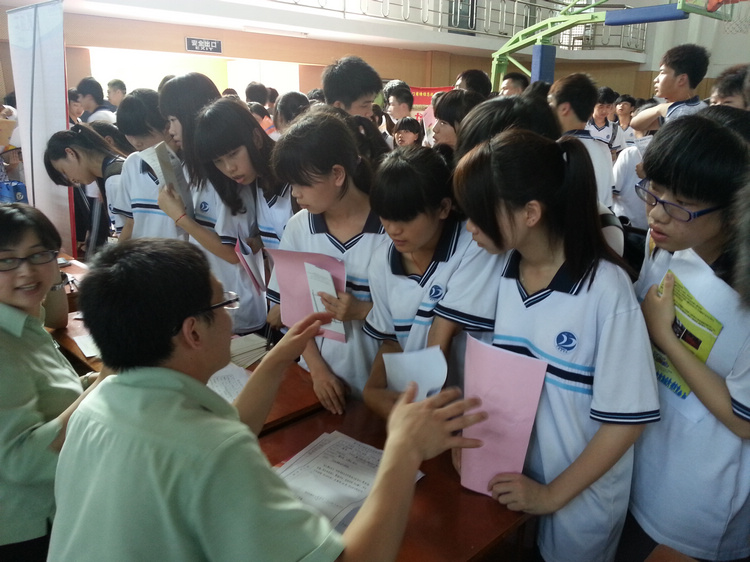 厦门市海沧区职业中专学校是公办还是民办?