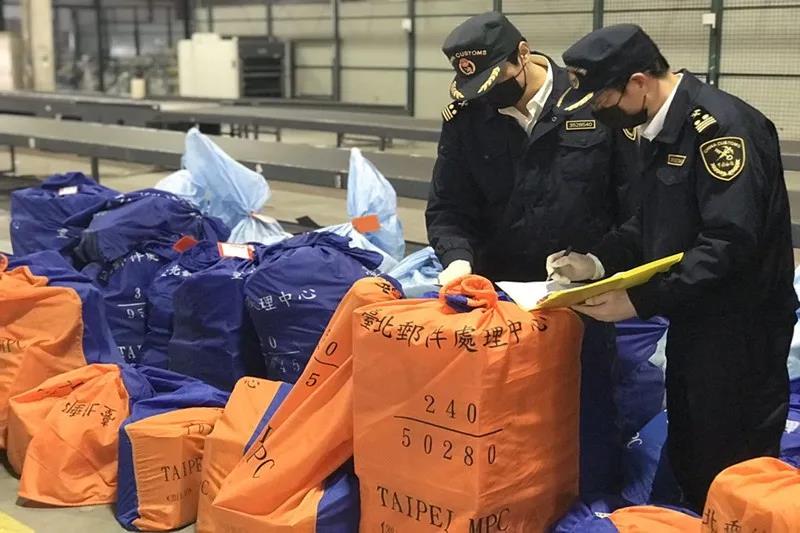 「邮件」海关开辟临时邮路 保障疫情期间邮寄防疫物资等快速通关