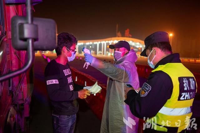 守夜人@走近城市中的“守夜人”：他们的坚守，也是在与时间赛跑