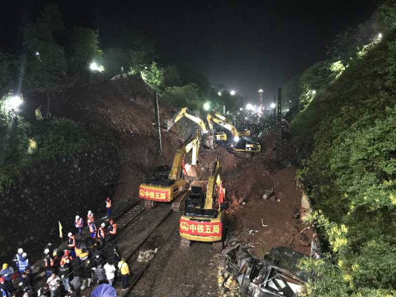 列车■信号员回忆郴州列车侧翻：事发前一分钟接到电话