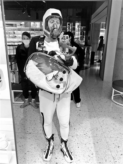 『奶爸』上海奶爸自制“婴儿安全舱” 可显示舱内PM2.5