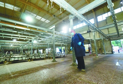 北京记者夜探岳各庄批发市场 4重消杀新鲜猪肉进京来