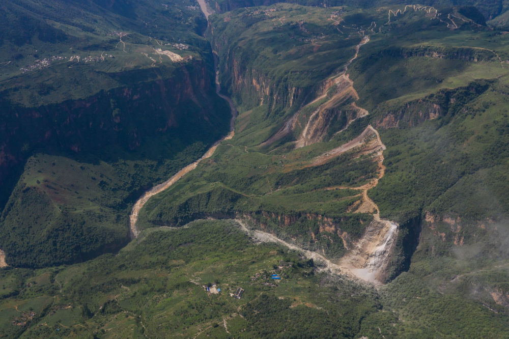 国家相册|《国家相册》：山间一条路