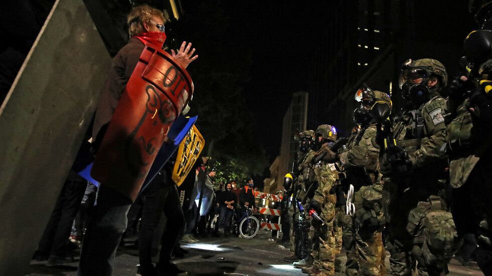 波特兰|波特兰反警暴游行变骚乱,美国司法部长怒斥:暴徒!