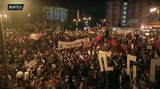 以色列爆发反政府抗议：数千名示威者包围总理官邸