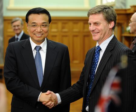 Chinese&nbsp;Vice&nbsp;Premier&nbsp;Li&nbsp;Keqiang&nbsp;(L)&nbsp;shakes&nbsp;hands&nbsp;with&nbsp;Deputy&nbsp;Prime&nbsp;Minister&nbsp;of&nbsp;New&nbsp;Zealand&nbsp;Bill&nbsp;English&nbsp;in&nbsp;Wellington,&nbsp;New&nbsp;Zealand,&nbsp;Nov.&nbsp;2.&nbsp;2009.&nbsp;(Xinhua/Liu&nbsp;Jiansheng)