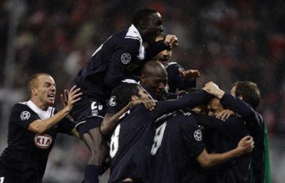 Bordeaux&nbsp;players&nbsp;react&nbsp;after&nbsp;fellow&nbsp;team&nbsp;member&nbsp;Marouane&nbsp;Chamakh&nbsp;scored&nbsp;a&nbsp;goal&nbsp;during&nbsp;their&nbsp;Group&nbsp;A&nbsp;Champions&nbsp;League&nbsp;soccer&nbsp;match&nbsp;against&nbsp;Bayern&nbsp;Munich&nbsp;in&nbsp;Munich,&nbsp;southern&nbsp;Germany,&nbsp;Tuesday,&nbsp;Nov.&nbsp;3,&nbsp;2009.&nbsp;Bordeaux&nbsp;won&nbsp;the&nbsp;match&nbsp;2-0.&nbsp;(Xinhua/Reuters&nbsp;Photo)