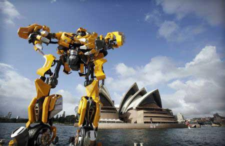 The&nbsp;statue&nbsp;of&nbsp;Autobot&nbsp;"Bumblebee"&nbsp;stands&nbsp;in&nbsp;front&nbsp;of&nbsp;Sydney&nbsp;Opera&nbsp;House&nbsp;in&nbsp;Australia,&nbsp;Nov.&nbsp;5,&nbsp;2009.&nbsp;This&nbsp;statue&nbsp;set&nbsp;up&nbsp;for&nbsp;Global&nbsp;Tour&nbsp;of&nbsp;movie&nbsp;"Transformers:&nbsp;Revenge&nbsp;of&nbsp;the&nbsp;Fallen",&nbsp;in&nbsp;order&nbsp;to&nbsp;promote&nbsp;its&nbsp;DVD&nbsp;and&nbsp;Blue-ray&nbsp;Disc,&nbsp;which&nbsp;launched&nbsp;on&nbsp;Nov.&nbsp;5,&nbsp;2009.(Xinhua/AFP&nbsp;Photo)
