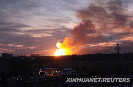 Huge&nbsp;explosions&nbsp;and&nbsp;fire&nbsp;ripped&nbsp;through&nbsp;a&nbsp;Russian&nbsp;military&nbsp;arsenal&nbsp;for&nbsp;hours&nbsp;on&nbsp;Friday,&nbsp;killing&nbsp;two&nbsp;firefighters&nbsp;and&nbsp;prompting&nbsp;the&nbsp;evacuation&nbsp;of&nbsp;thousands&nbsp;of&nbsp;civilians&nbsp;nearby.