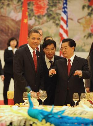 Chinese President Hu Jintao holds a state banquet to welcome U.S. President Barack Obama at the Great Hall of the People in Beijing, capital of China, on Nov. 17, 2009.(Xinhua/Fan Rujun)