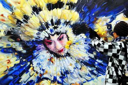 An&nbsp;oil&nbsp;painting&nbsp;of&nbsp;a&nbsp;Peking&nbsp;Opera&nbsp;character&nbsp;is&nbsp;featured&nbsp;at&nbsp;the&nbsp;12th&nbsp;annual&nbsp;West&nbsp;Lake&nbsp;Art&nbsp;Expo&nbsp;in&nbsp;Hangzhou,&nbsp;Zhejiang&nbsp;province,&nbsp;November&nbsp;19,&nbsp;2009.&nbsp;The&nbsp;Expo&nbsp;displays&nbsp;nearly&nbsp;10,000&nbsp;artworks&nbsp;from&nbsp;over&nbsp;100&nbsp;artists&nbsp;and&nbsp;art&nbsp;institutions&nbsp;home&nbsp;and&nbsp;abroad.&nbsp;[Photo:&nbsp;Xinhua]