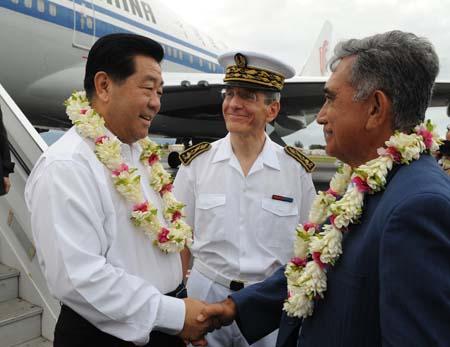 Jia&nbsp;Qinglin(1st&nbsp;L),&nbsp;chairman&nbsp;of&nbsp;the&nbsp;National&nbsp;Committee&nbsp;of&nbsp;the&nbsp;Chinese&nbsp;People's&nbsp;Political&nbsp;Consultative&nbsp;Conference,&nbsp;is&nbsp;welcomed&nbsp;by&nbsp;French&nbsp;High&nbsp;Commissioner&nbsp;of&nbsp;the&nbsp;Republic&nbsp;in&nbsp;French&nbsp;Polynesia&nbsp;Adolphe&nbsp;Colrat&nbsp;(C)&nbsp;and&nbsp;French&nbsp;Polynesia&nbsp;President&nbsp;Oscar&nbsp;Temaru&nbsp;(1st&nbsp;R)&nbsp;upon&nbsp;his&nbsp;arrival&nbsp;in&nbsp;Papeete,&nbsp;capital&nbsp;of&nbsp;French&nbsp;Polynesia,&nbsp;Nov.&nbsp;20,&nbsp;2009.&nbsp;Jia&nbsp;Qinglin&nbsp;arrived&nbsp;at&nbsp;the&nbsp;South&nbsp;Pacific&nbsp;island&nbsp;Nov.&nbsp;20&nbsp;for&nbsp;a&nbsp;technical&nbsp;stopover&nbsp;on&nbsp;his&nbsp;way&nbsp;to&nbsp;Peru.&nbsp;(Xinhua/Li&nbsp;Xueren)
