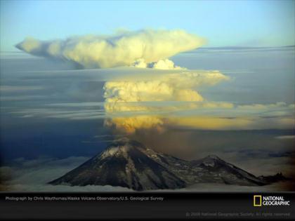Pavlof&nbsp;Volcano&nbsp;blasts&nbsp;clouds&nbsp;of&nbsp;ash&nbsp;and&nbsp;steam&nbsp;to&nbsp;a&nbsp;height&nbsp;of&nbsp;about&nbsp;18,000&nbsp;feet&nbsp;(5,490&nbsp;meters)&nbsp;over&nbsp;the&nbsp;Alaska&nbsp;Peninsula&nbsp;during&nbsp;an&nbsp;August&nbsp;2007&nbsp;eruption.&nbsp;Pavlof&nbsp;is&nbsp;the&nbsp;most&nbsp;dangerous&nbsp;type&nbsp;of&nbsp;volcano�a&nbsp;stratovolcano�with&nbsp;the&nbsp;potential&nbsp;for&nbsp;highly&nbsp;explosive&nbsp;eruptions.&nbsp;Stratovolcanoes&nbsp;tend&nbsp;to&nbsp;form&nbsp;where&nbsp;one&nbsp;of&nbsp;the&nbsp;Earth�s&nbsp;tectonic&nbsp;plates&nbsp;descends&nbsp;below&nbsp;another.
