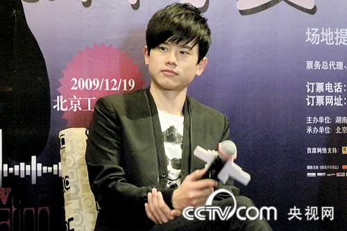 穿越人海相聚北京 张杰演唱会点燃冬日热情图片