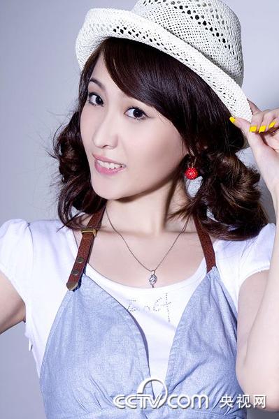 张艺谋相中砸蛋小姐 高美仪将任新一代谋女郎