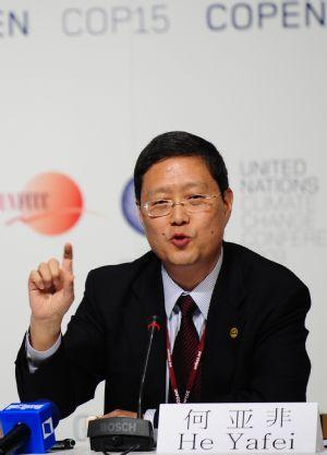 China's Vice Foreign Minister He Yafei addresses a press conference during the high-level segment of the United Nations Framework Climate Change Conference in Copenhagen, capital of Denmark, Dec. 17, 2009. (Xinhua/Zeng Yi)