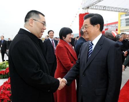 Chinese President Hu Jintao (R front) shakes hands with Fernando Chui Sai On, the new chief executive of the Macao Special Administrative Region (SAR), after attending the ground-breaking ceremony of the University of Macao's new campus on Hengqin Island, Dec. 20, 2009. Hu left Macao Sunday afternoon after a two-day tour to the SAR. (Xinhua/Li Xueren)