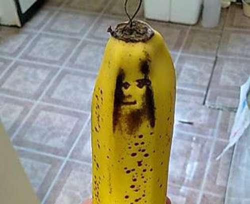 Holy banana ... Lisa Swinton found an image which resembles Jesus Christ in her fruit bowl. Source: The Daily Telegraph 