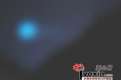 A&nbsp;twinkling&nbsp;bright&nbsp;object&nbsp;with&nbsp;a&nbsp;comet&nbsp;tail&nbsp;was&nbsp;sighted&nbsp;over&nbsp;Xinjiang&nbsp;Uyghur&nbsp;Autonomous&nbsp;Region&nbsp;at&nbsp;about&nbsp;8&nbsp;pm&nbsp;on&nbsp;January&nbsp;11,&nbsp;2010.&nbsp;It&nbsp;was&nbsp;flashing&nbsp;lights&nbsp;of&nbsp;red,&nbsp;green,&nbsp;blue&nbsp;and&nbsp;white,&nbsp;attracting&nbsp;many&nbsp;onlookers.