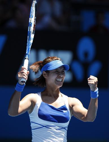Li Na of China celebrates her victory over Caroline Wozniacki of Denmark during the women's singles fourth round match at the 2010 Australian Open tennis tournament in Melbourne, Australia, on Jan. 25, 2010. Li was qualified for the quarterfinal after beating Wozniacki by 2-0.(Xinhua/Wang Lili)