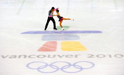 China's Shen Xue (R) /Zhao Hongbo perform in the pairs short program of figure skating at the 2010 Winter Olympic Games in Vancouver, Canada, on Feb. 14, 2010. (Xinhua/Yang Lei)