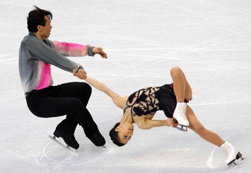China's Shen Xue (R) /Zhao Hongbo perform in the pairs short program of figure skating at the 2010 Winter Olympic Games in Vancouver, Canada, on Feb. 14, 2010. (Xinhua/Yang Lei)