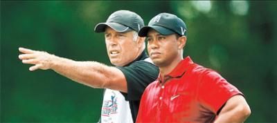 Tiger Woods listens to his caddie Steve Williams during the final round of The Tour Championship in Atlanta in this September 27, 2009, photo. Jack Nicklaus thinks Woods would return at the US Masters.