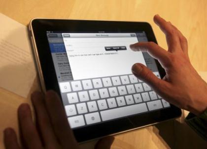 Typing is demonstrated on the new Apple "iPad" during the launch of the tablet computing device in San Francisco, California, January 27, 2010. (Xinhua/Reuters Photo)