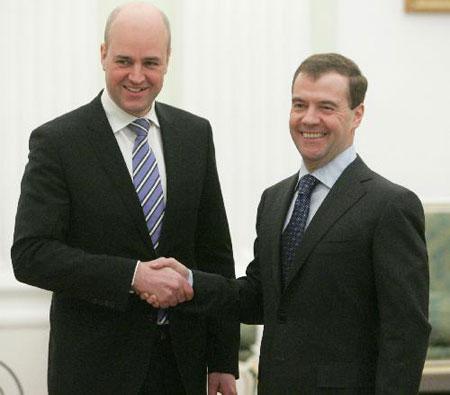 Russian&nbsp;President&nbsp;Dmitry&nbsp;Medvedev&nbsp;(R)&nbsp;shakes&nbsp;hands&nbsp;with&nbsp;Swedish&nbsp;Prime&nbsp;Minister&nbsp;Frederik&nbsp;Reinfeldt&nbsp;in&nbsp;Moscow,&nbsp;capital&nbsp;of&nbsp;Russia,&nbsp;March&nbsp;9,&nbsp;2010.&nbsp;Reinfeldt&nbsp;met&nbsp;with&nbsp;Medvedev&nbsp;on&nbsp;Tuesday,&nbsp;signing&nbsp;a&nbsp;series&nbsp;of&nbsp;documents.&nbsp;(Xinhua/Alexandrov)