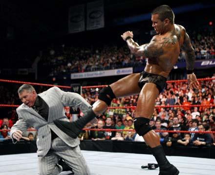 [组图]美国职业摔跤RAW900期难忘精彩瞬间_