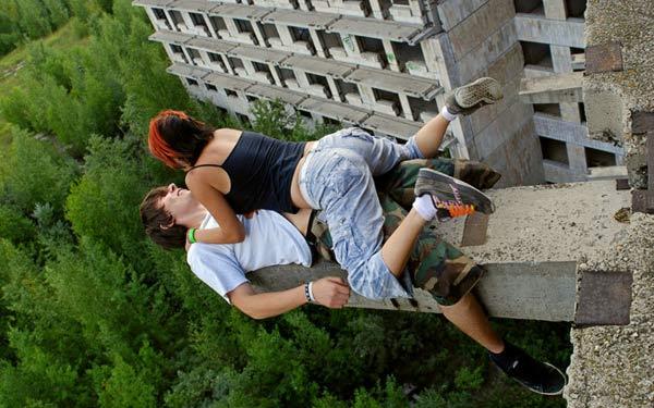 [组图]俄罗斯街头上演激情男女