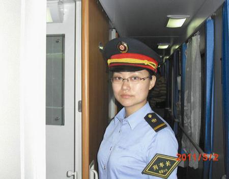 最美<em>女列车长</em>韩丽娜的责任之旅_CCTV.com_中