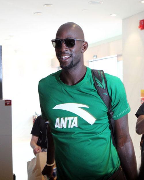 安踏掀夏日风暴 巨星加内特访华