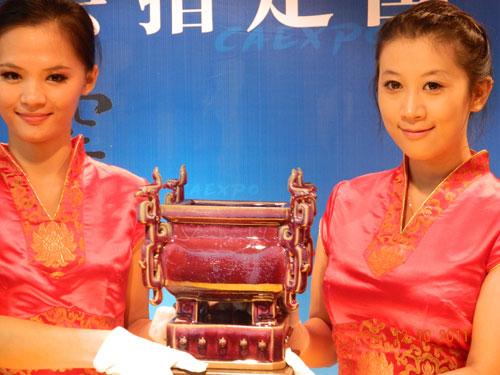 孔家钧瓷成为第八届中国-东盟博览会国礼