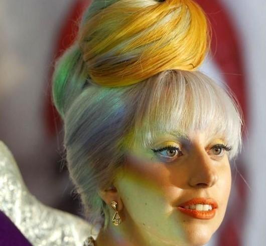 Lady Gaga穿花裙现身印度