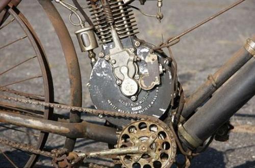 105岁印度古董摩托车拍价8万美元