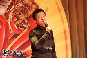 男生独唱《候鸟》 表演者:贡长江
