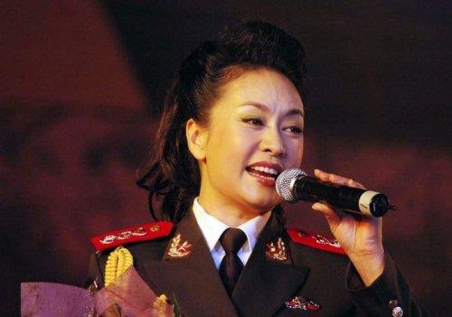 彭丽媛回忆与<em>习近平</em>初识 称其纯朴又很有思想