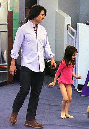 汤姆克鲁斯陪女儿小苏瑞练体操