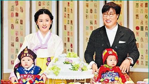 李英爱龙凤胎儿女韩服亮相 <em>女儿</em>与<em>妈妈</em>宛若一