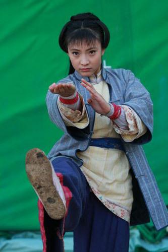 白静遭丈夫刺杀身亡 昔日扒胸门全图曝光(图