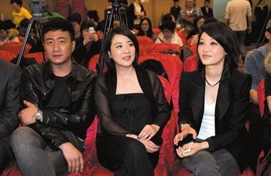 徐帆陈小艺胡军等主演《<em>青春四十</em>》央视开播-