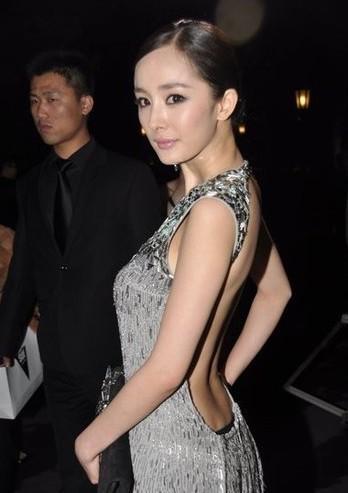 <em>杨幂</em>大秀<em>真空</em>裸背 露<em>内裤</em>边获老总送吻(图)_粤