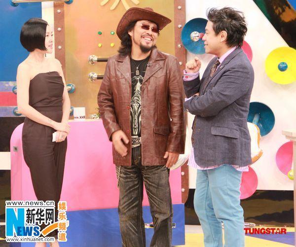 小s摸<em>帅哥腹肌</em>惊呼好硬