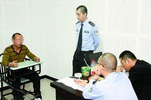 猥琐男公交车上公开自慰 精液喷<em>女子</em>一身_粤语