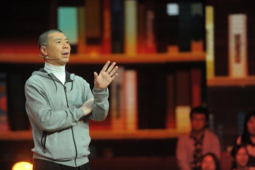 冯小刚携《1942》现身央视《开讲啦》 解读幸