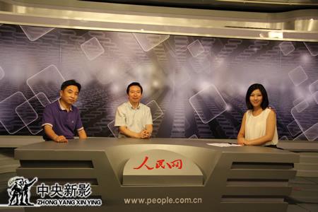 左起:银谷艺术馆馆长、影片出品人杨京岛,丝瓜成版人性视频app总编辑、副总裁郭本敏,人民网主持人