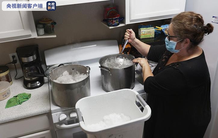 超1490万人断水 美国得州民众排长队领水称“太糟糕了”