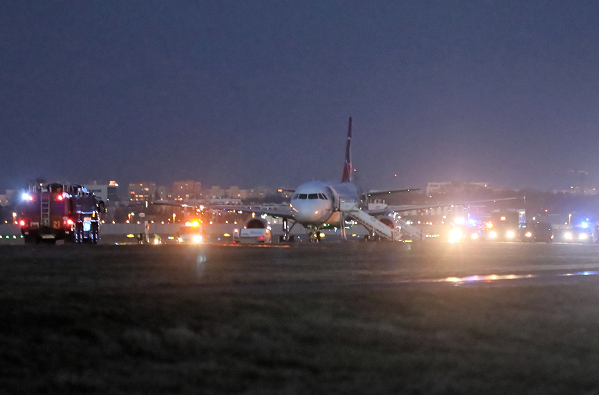 波兰华沙机场一客机疑似出现爆炸物 超100名乘客被紧急疏散